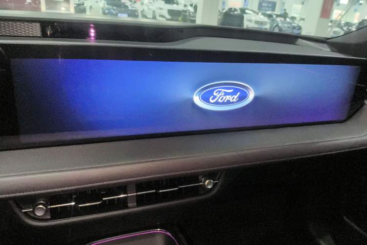 Used Ford Mondeo 2025 2.0T EcoBoost Ultimate Edition Audio And AC Panel