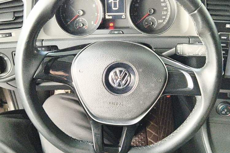 Used Volkswagen Golf 2015 1.4TSI Automatic Comfort Model
