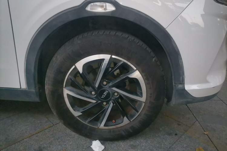 Used NETA V 2021 Long-Range Entertainment Edition Upgrade Model Right Front Wheel Hub