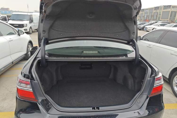 Used Toyota Camry 2015 2.0G Premier Edition Trunk