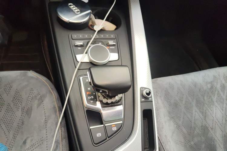 Used Audi A4L 2018 30th Anniversary Edition 40 TFSI Fashion Model
