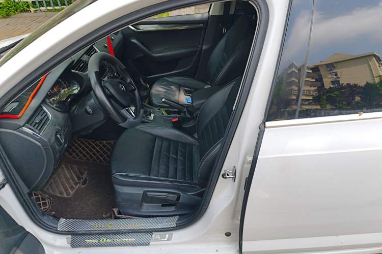 Used Skoda Octavia 2017 1.6L Automatic Smart Drive Edition Left Front Seat