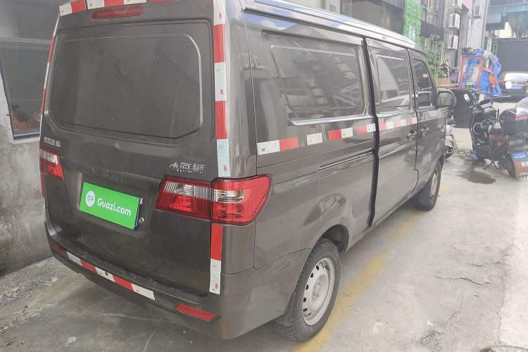 Used Jinbei New Hiace X30L 2023 1.5L Super Enjoyment Van 2/5 Seats Non-Air-Conditioned Version SWC15M
