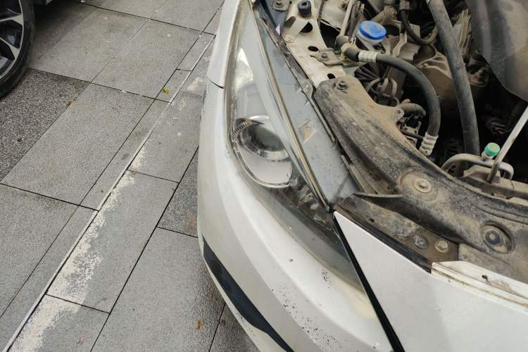 Used Mazda 3 Axela 2014 Sedan 1.5L Manual Comfort Model Right Front Headlight