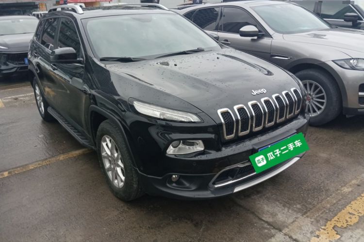 Used Jeep Cherokee 2016 2.4L Professional Edition Front Right 45 Deg