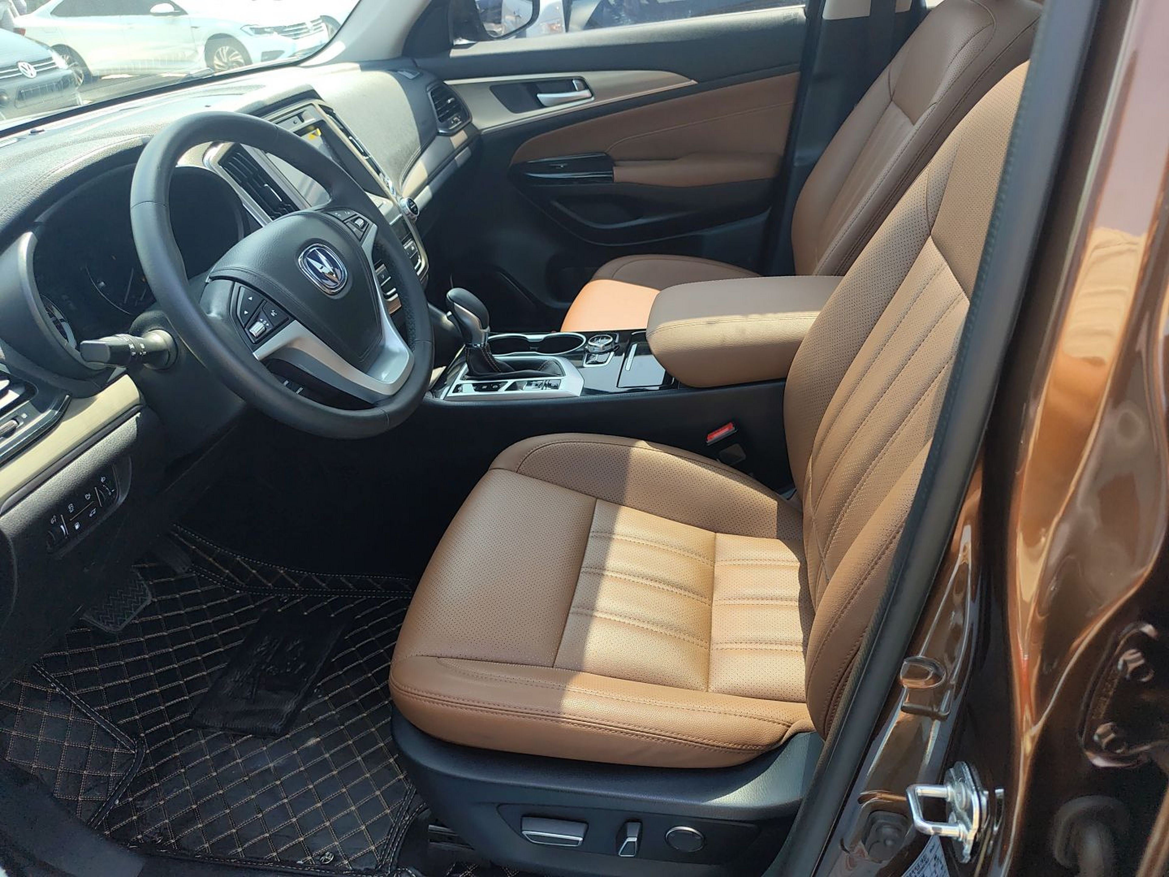 Переднее сиденье в автомобиле