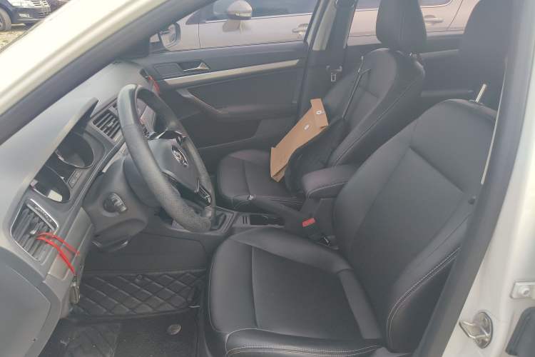 Used Volkswagen Lavida 2015 1.6L Manual Fashion Edition Left Front Seat