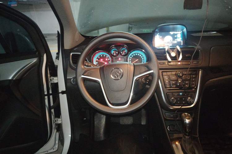 Used Buick Encore 2015 1.4T Automatic Two-Wheel Drive Urban Elite Version Steering Wheel