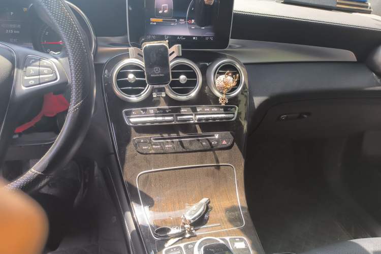 Used Mercedes-Benz GLC 2017 GLC 260 4MATIC Luxury Model