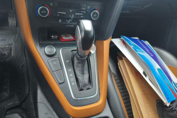 Used Ford Focus 2015 Hatchback EcoBoost 180 Automatic Sport Model Gear Lever