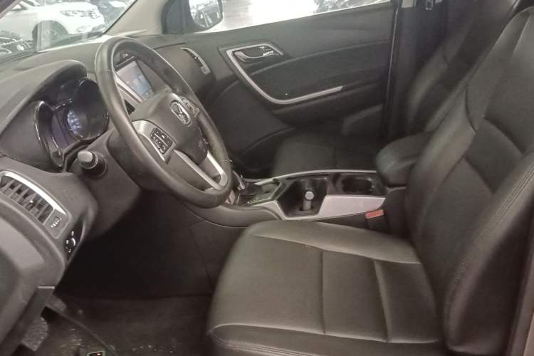 Used JMC Yusheng S350 2014 2.4T Automatic 2WD Diesel Luxury Version with Sunroof 5 Seats