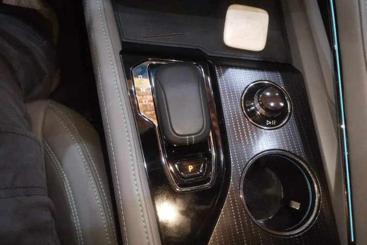 Used Zeekr 001 2022 Ultra-Long Range Dual-Motor YOU Version Gear Lever