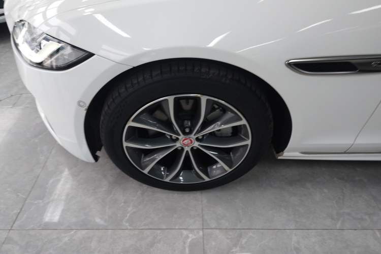 Used Jaguar XFL 2019 XFL 2.0T 250 PS Two-Wheel-Drive Luxury Edition