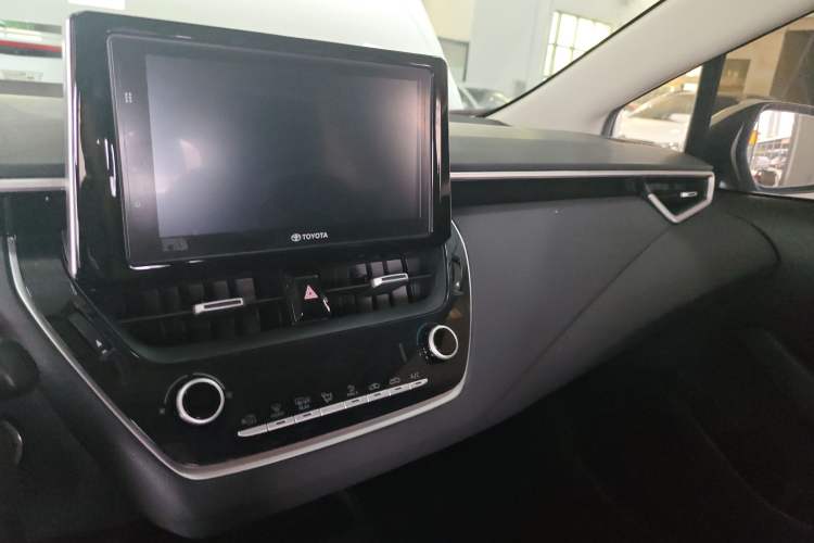 Used Toyota Corolla 2019 1.2T S-CVT GL-i Elite Edition Center Console
