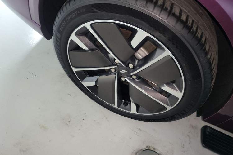 Used Li Auto L9 2025 Pro Smart Refreshed Edition Right Rear Wheel Hub