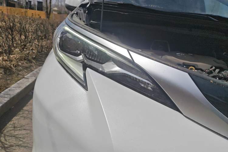 Used Toyota SIENNA 2023 2.5L Hybrid Deluxe Edition
