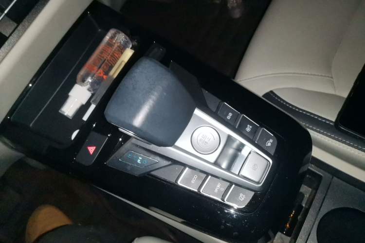 Used BYD Yuan Pro 2021 401 km Luxury Version Gear Lever