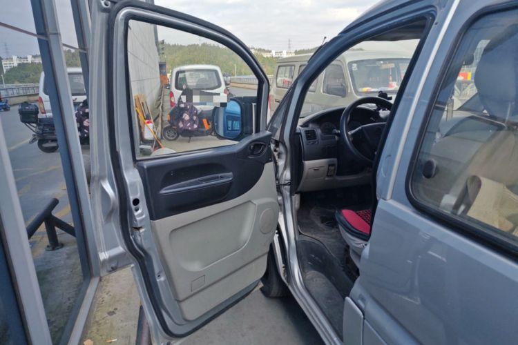 Used FORTHING Lingzhi 2017 V3 1.5L 5-Seater Special Offer Model
