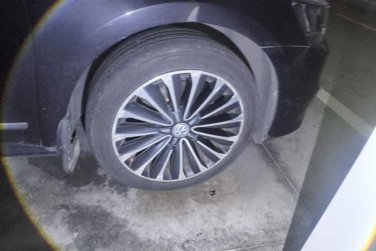 Used Volkswagen Passat 2017 330TSI DSG Prestige Edition Right Front Wheel Hub