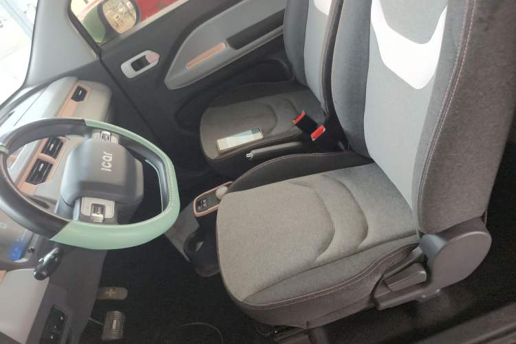 Used Chery QQ Ice Cream 2022 120km Conical Shape Lithium Iron Phosphate Left Front Seat