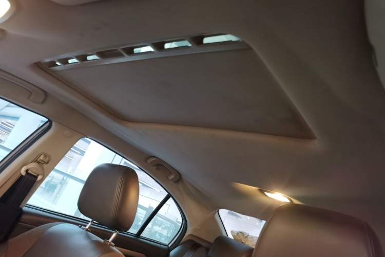 Used Roewe 350 2013 350C 1.5L Automatic Xunyue Edition
