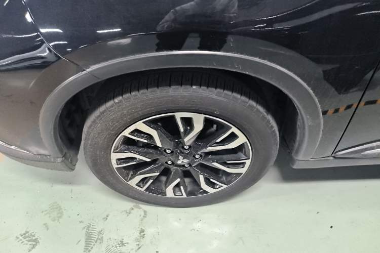 Used Mitsubishi Outlander 2020 2.0L Two-Wheel Drive Comfort Edition 7-Seater