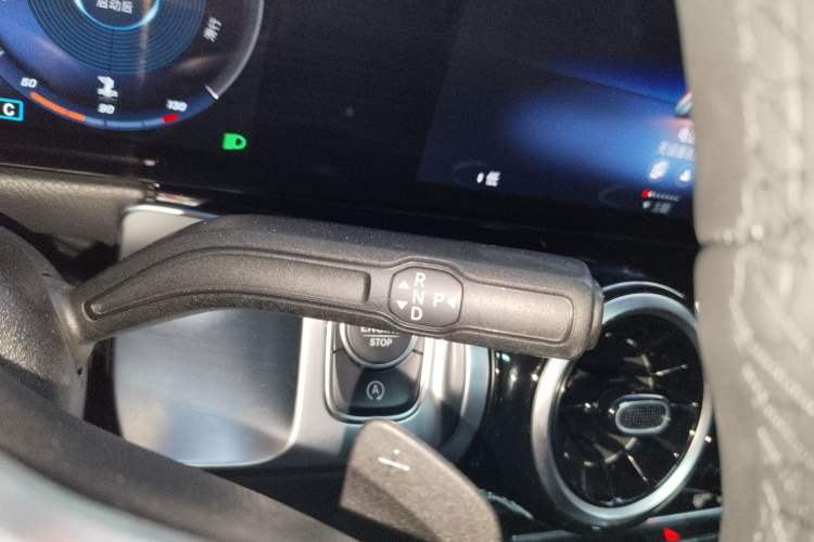 Used Mercedes-Benz GLB 2022 Second Facelift GLB 200 Dynamic Edition Gear Lever