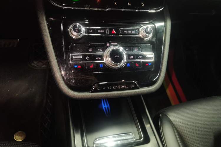 Used Lincoln Corsair 2021 2.0T Two-Wheel Drive Deluxe Edition Gear Lever