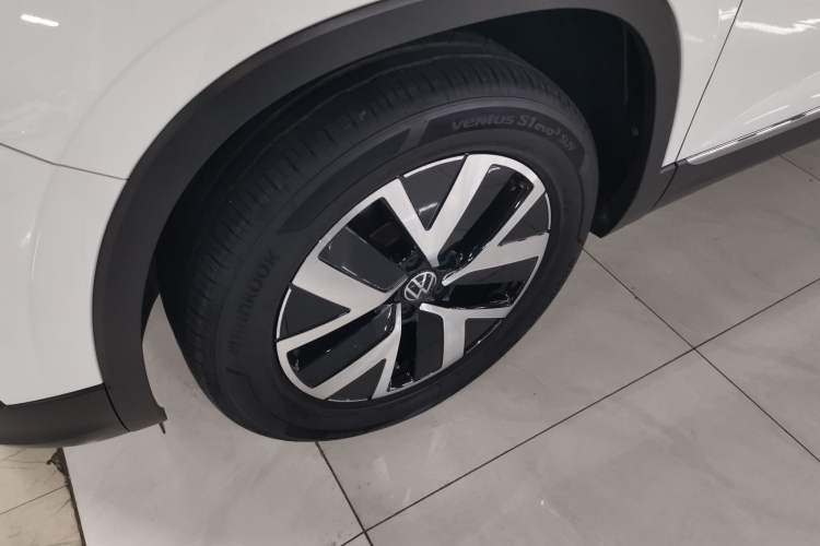 Used Volkswagen Tayron 2023 300TSI Two-Wheel-Drive Luxury Plus Advanced Edition Exterior 4