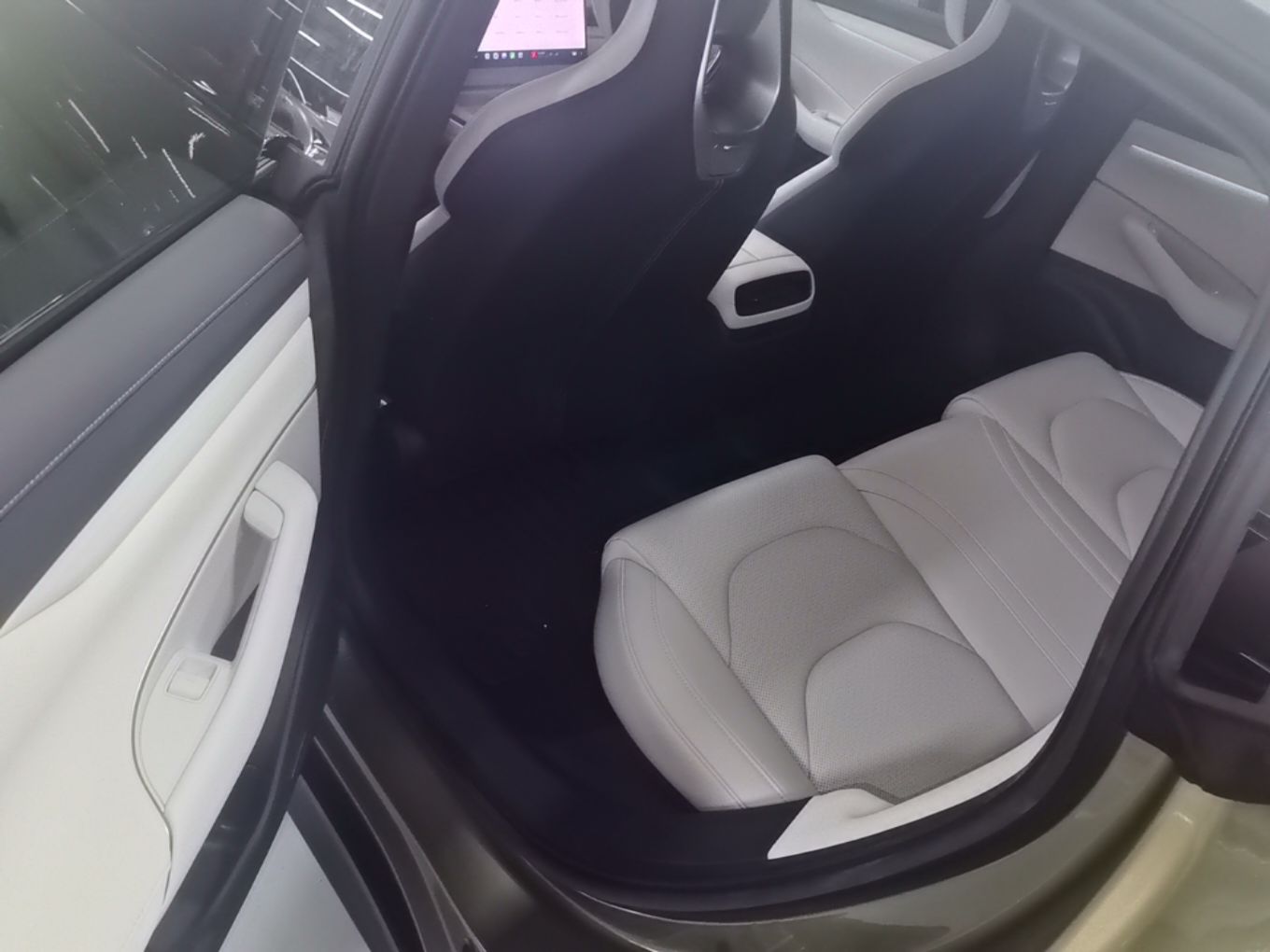 Xiaomi Auto SU7 2024 Rear-Drive Ultra-Long Range Advanced Pro-Level Intelligent Driving Version — снимка 20