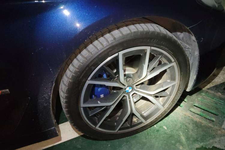 Used BMW 5 Series 2021 540i Sport Line M Sport Package Right Front Wheel Hub