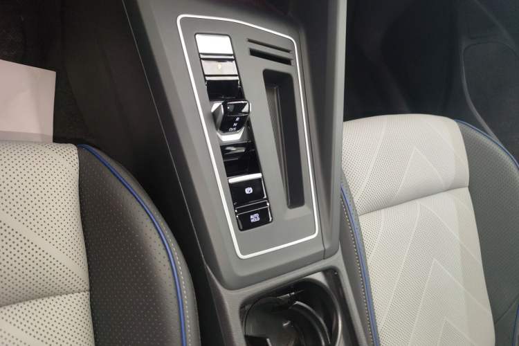 Used Volkswagen Golf 2025 300TSI R-Line