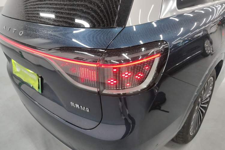 Used Hima AITO M9 2025 Extended-Range Ultra Version 52 kWh 6-Seater
