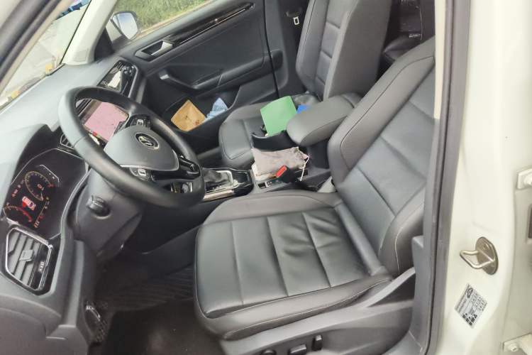 Used Volkswagen T-ROC 2022 280TSI DSG Two-Wheel Drive Comfort PLUS Left Front Seat