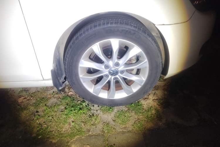 Used Volkswagen Golf 2012 1.4 TSI Automatic Comfort Edition Right Front Wheel Hub