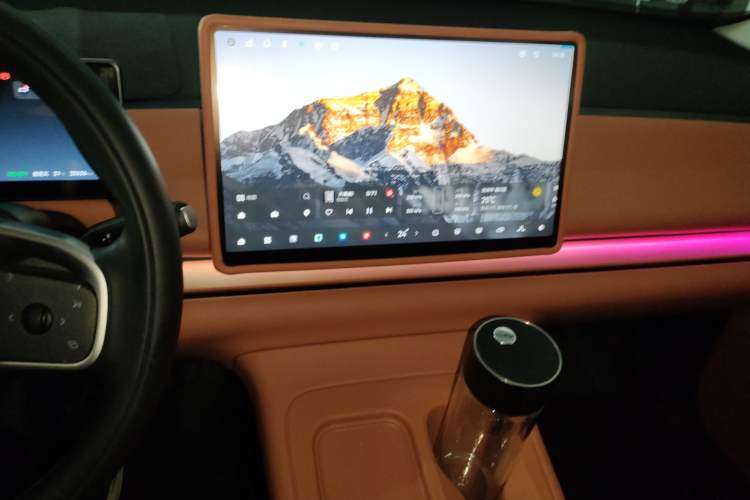 Used Leapmotor C16 2024 Range-Extended 200 Luxury Edition Audio And AC Panel