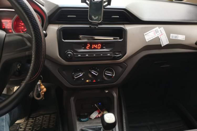 Used Wuling Hongguang 2019 1.5L S Standard Version China VI LAR
