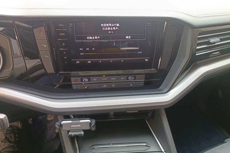 Used Volkswagen Touareg 2022 2.0 TSI Flagship Special Edition Audio And AC Panel