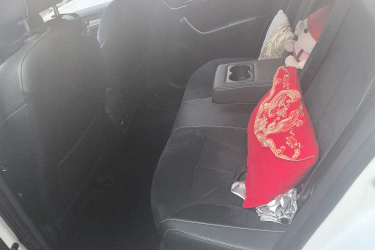 Used Roewe i6 New Energy 2017 45T Hybrid Connective Smart Luxury Edition
