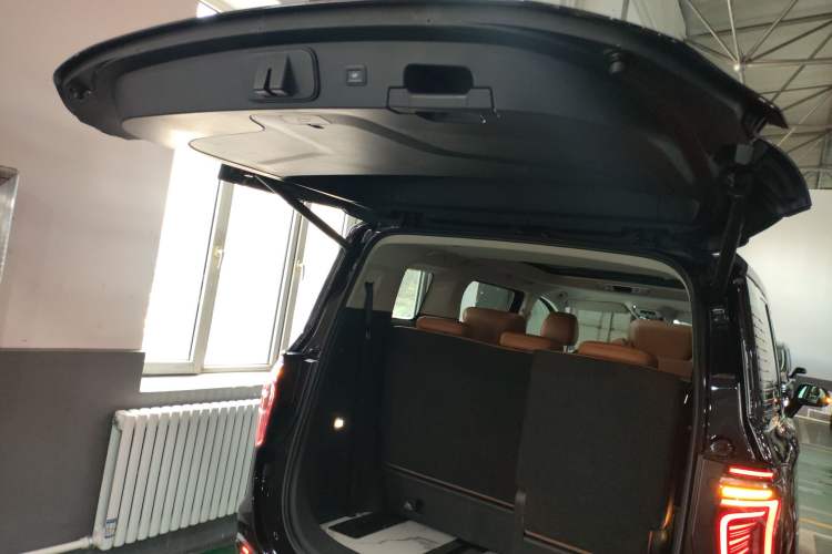 Used Hongqi HQ9 PHEV 2024 2.0T Four-Wheel Drive Business Edition Trunk