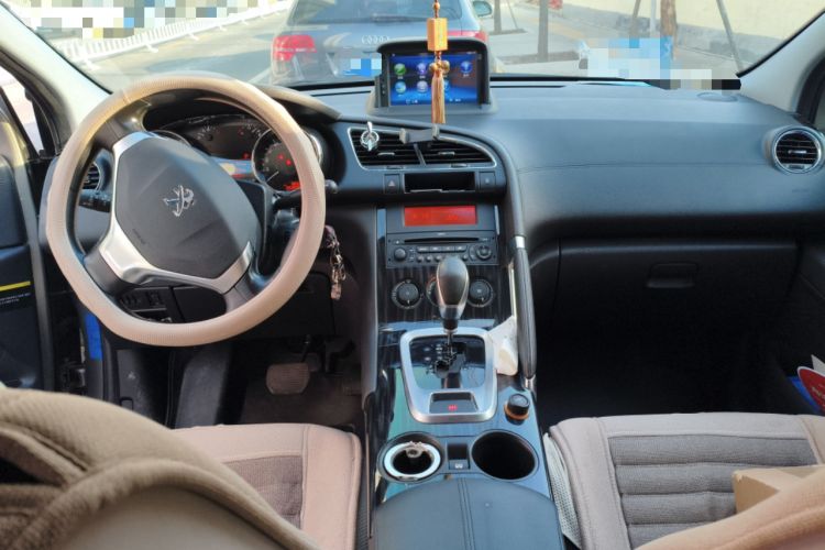 Used Peugeot 3008 2015 2.0L Automatic Classic Edition Center Console