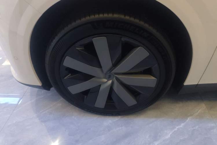 Used Li Auto i6 2025 Model Two-Wheel-Drive Standard Type Left Front Wheel Hub