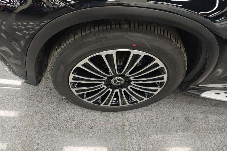 Used Mercedes-Benz GLC 2018 Facelifted GLC 260 4MATIC Dynamic Edition Exterior 4