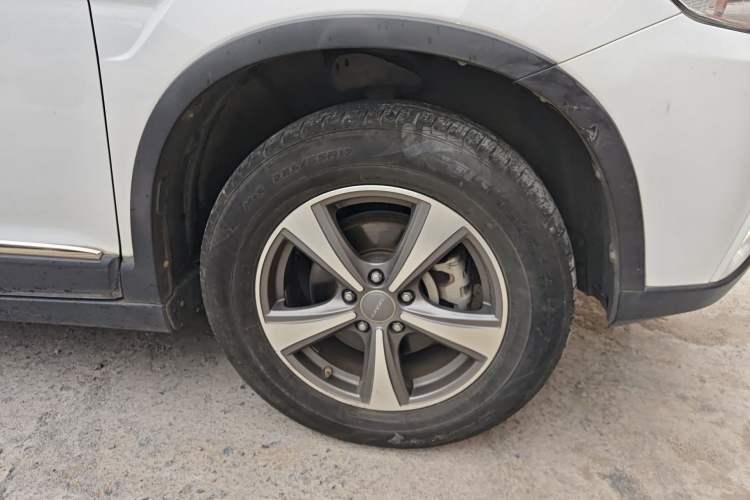Used Haval H6 2014 Sport Version 1.5T Manual Two-Wheel Drive Elite Edition Right Front Wheel Hub