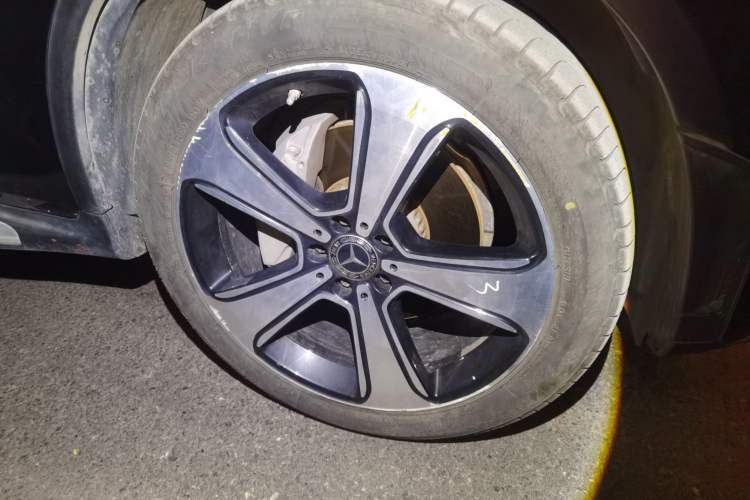 Used Mercedes-Benz GLC 2020 GLC 300 L 4MATIC Luxury Model Right Front Wheel Hub