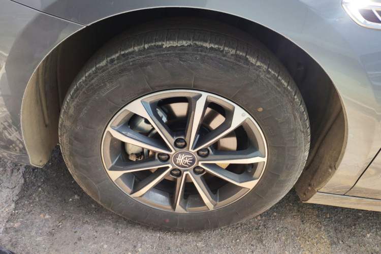 Used BYD Qin PLUS 2024 HONOR Edition DM-i 55KM Leading Model Left Front Wheel Hub