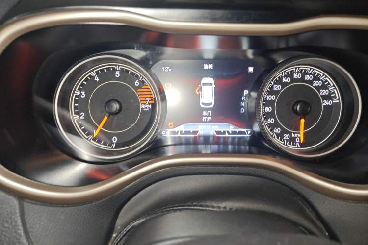 Used Jeep Cherokee 2016 2.4L Leading Smart Version
