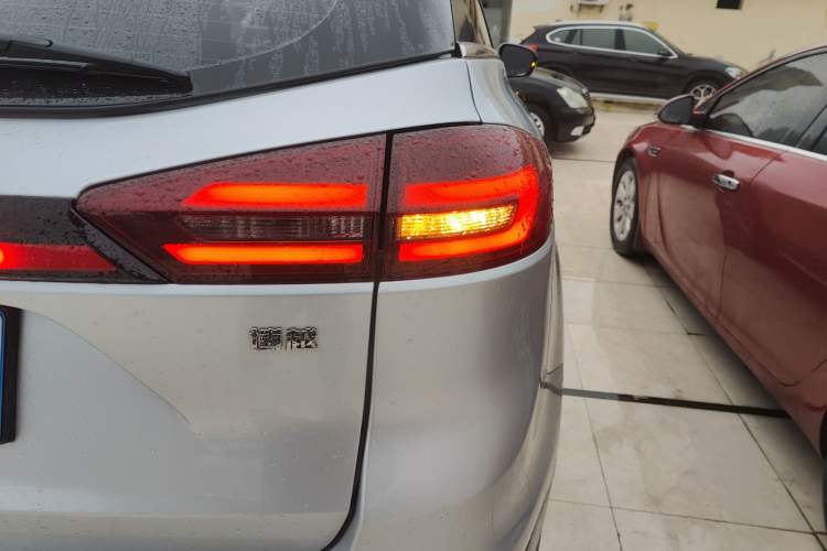 Used Geely Auto Emgrand X7 Sport 2021 Million Edition 1.8TD DCT Two-Wheel Drive Comfort Model Right Rear Taillight