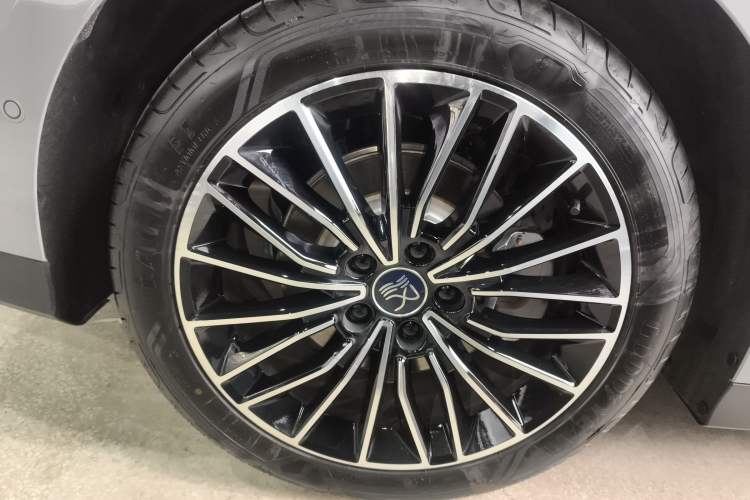 Used BYD Han 2025 DM-i Intelligent Driving Edition 125KM LiDAR Flagship Model
