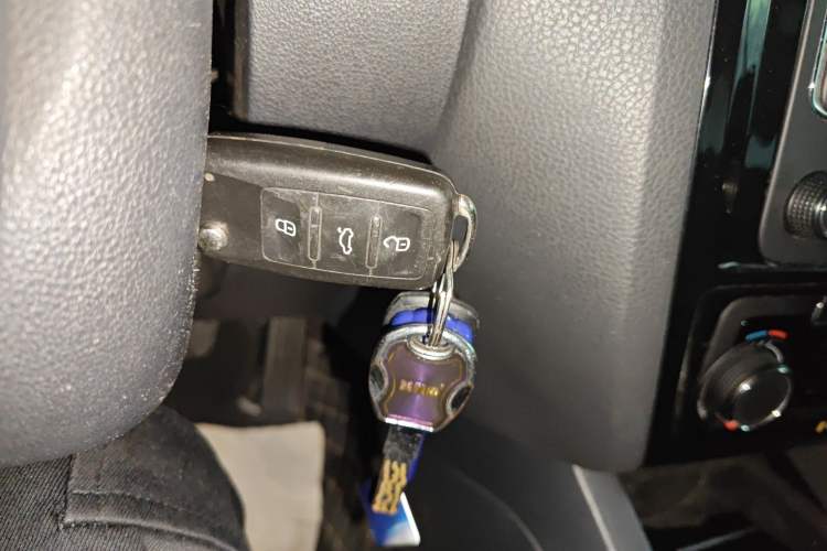 Used Volkswagen Sagitar 2015 230TSI Manual Comfort Version
